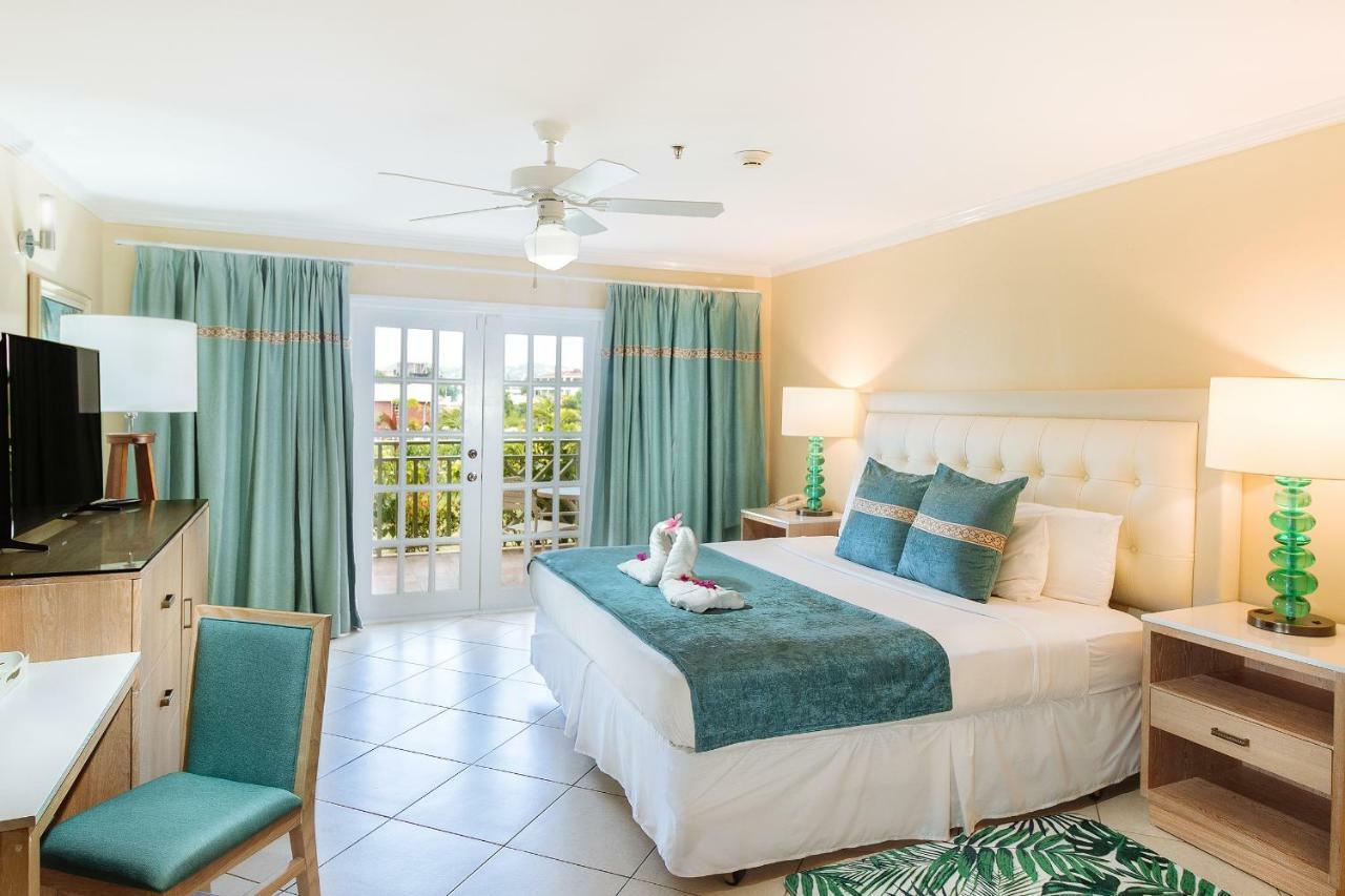 Deluxe Beach Front King